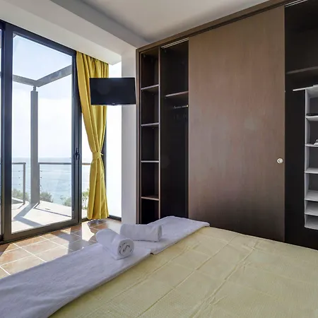 וילה Kalma ניאה מודאניה