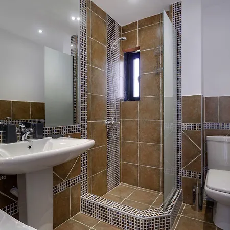 וילה Kalma ניאה מודאניה