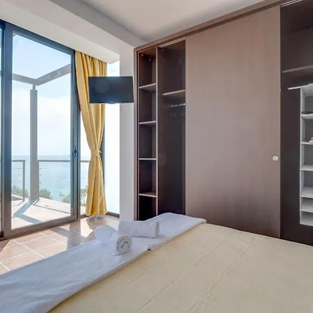 וילה Kalma ניאה מודאניה